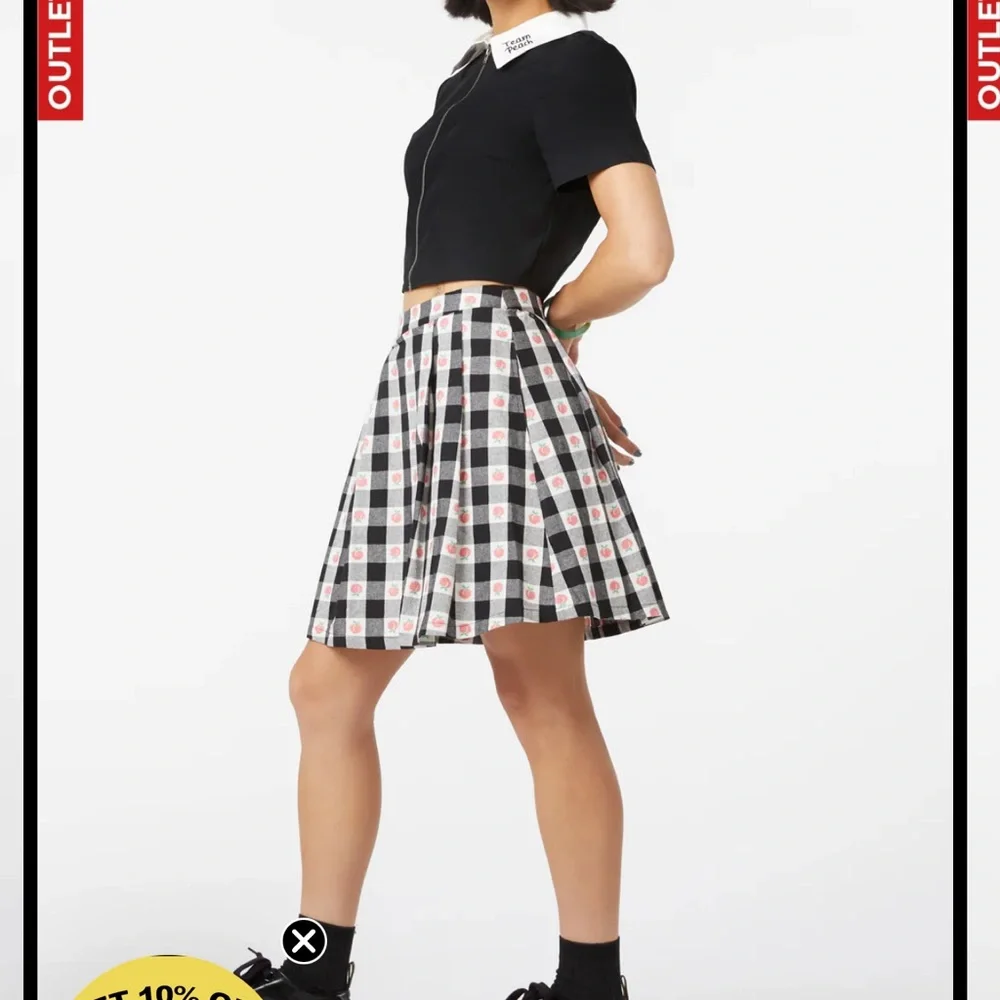 Dangerfield Black Cropped Team Peach Top with White Embroidered Collar - Picture 3 of 10